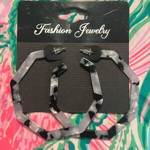 NWT Black and White Hexagon Earrings